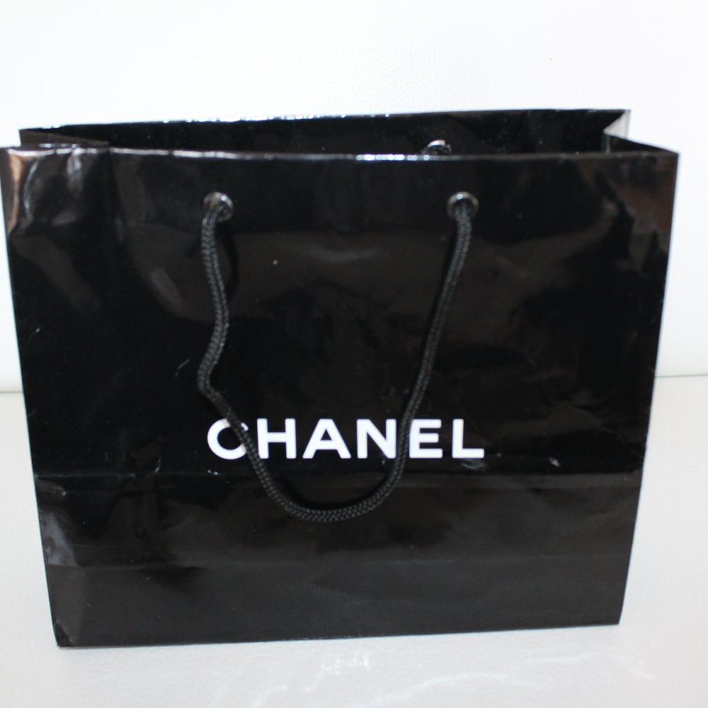 CHANEL BLACK SMALL SHOPPING BAG PAPER